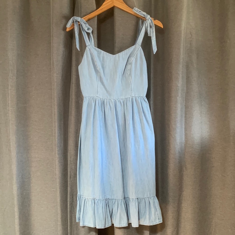 NWT Old Navy tie-shoulder chambray cami dress